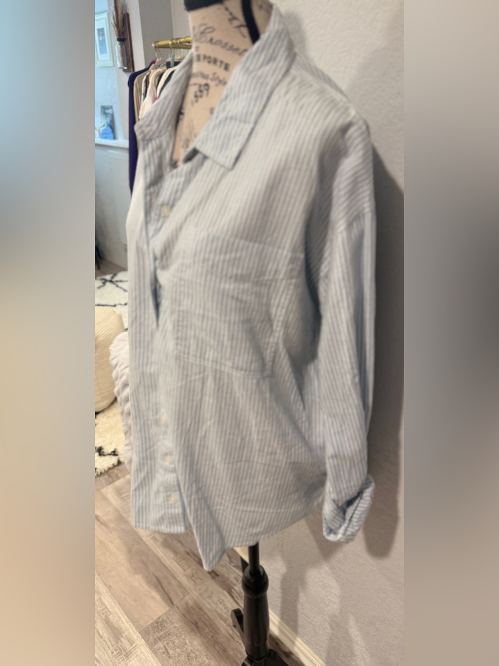 American Eagle Women’s Oversized Button Down Shirt Medium Blue White Stripe NWOT - Picture 3 of 6